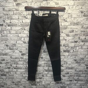 EUC Levi's Premium Black Skinny Jeans for Women